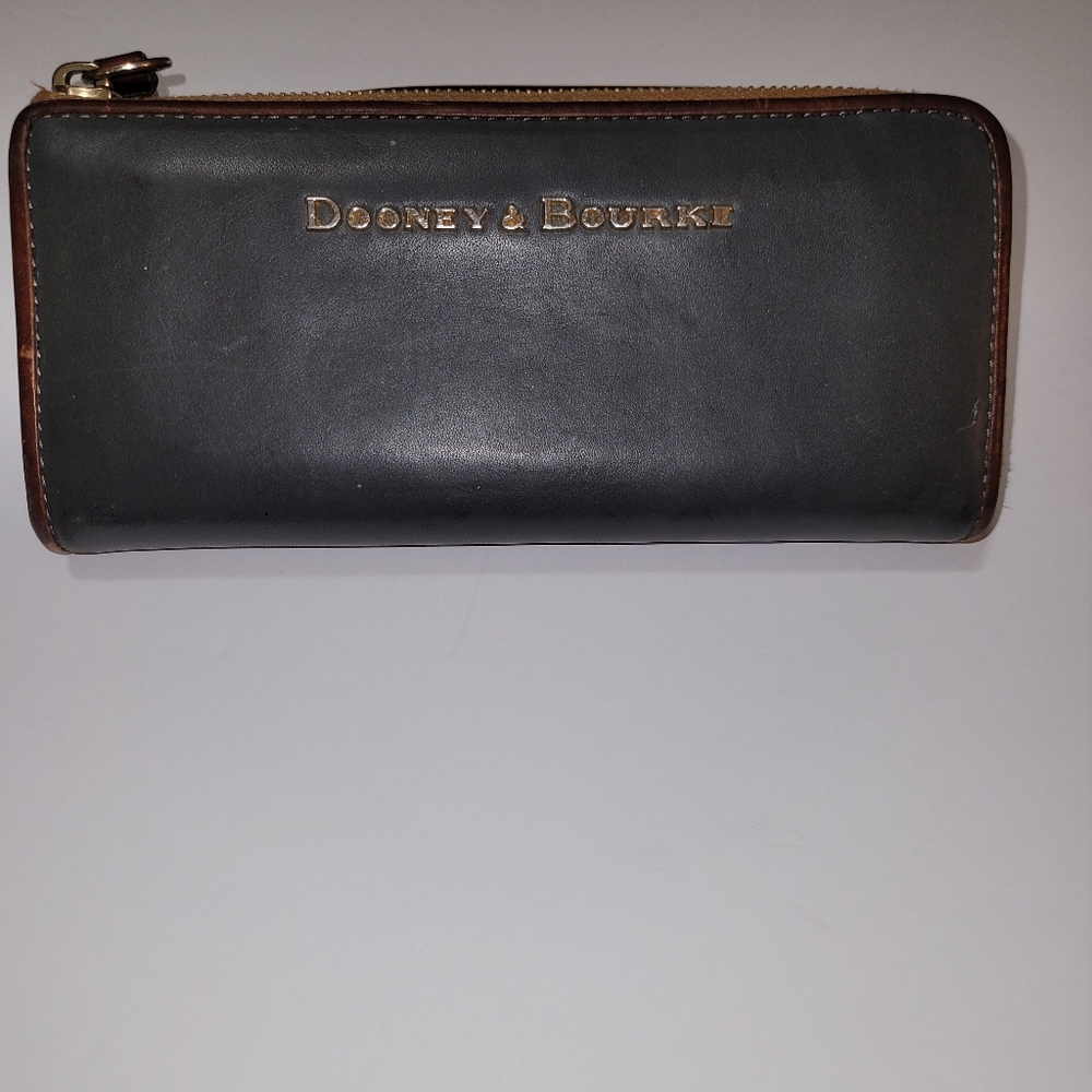 Women's Dooney and Bourke Wallet Green and Tan